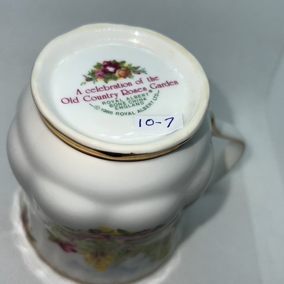 ROYAL ALBERT MUG 25th ANNIVERSARY A CELEBRATION OF THE OLD COUNTRY ROSES GARDEN - Picture 12 of 12